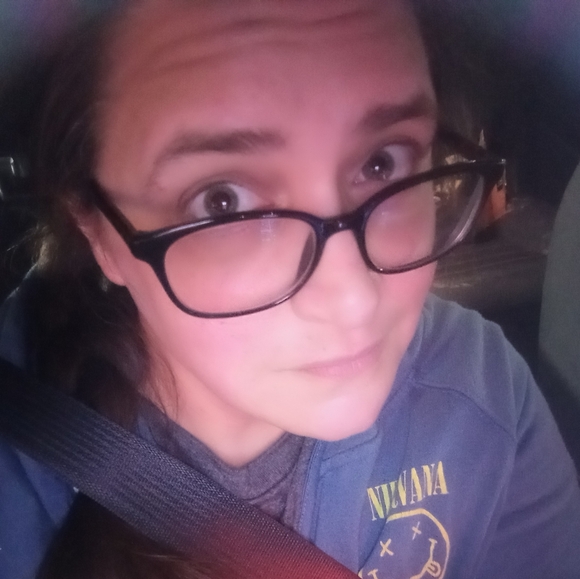 Meet your Posher, Meghan - Picture 3 of 3